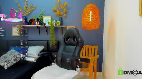 Snapshot of yessika_parker chatting on 04.30.26 yessika_parker online show from 04.30.26