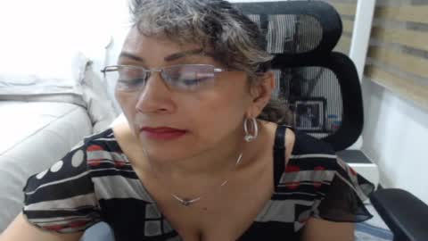 Snapshot of yessilatin chatting on 06.20.26 jessy online show from 06.20.26