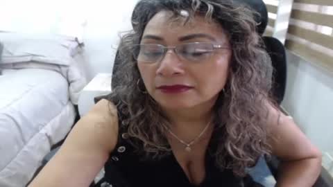 Snapshot of yessilatin chatting on 06.21.26 jessy online show from 06.21.26