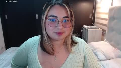 Snapshot of yini_angel07 chatting on 06.25.26 hii i am yini online show from 06.25.26