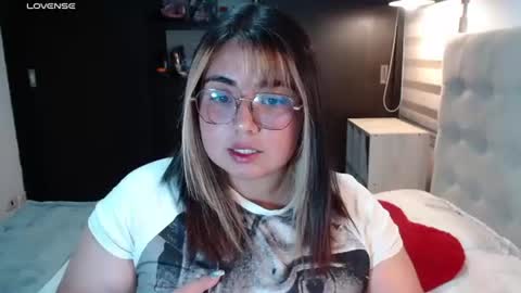 Snapshot of yini_angel07 chatting on 07.07.26 hii i am yini online show from 07.07.26