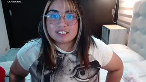 Snapshot of yini_angel07 chatting on 07.07.26 hii i am yini online show from 07.07.26