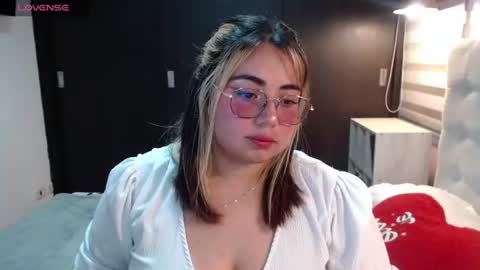Snapshot of yini_angel07 chatting on 07.08.26 hii i am yini online show from 07.08.26