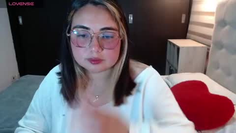 Snapshot of yini_angel07 chatting on 07.13.26 hii i am yini online show from 07.13.26