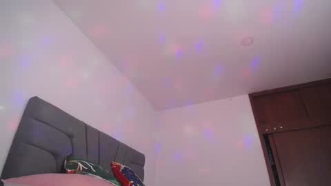 Snapshot of yinn_silver chatting on 02.04.25 Yiny online show from 02.04.25