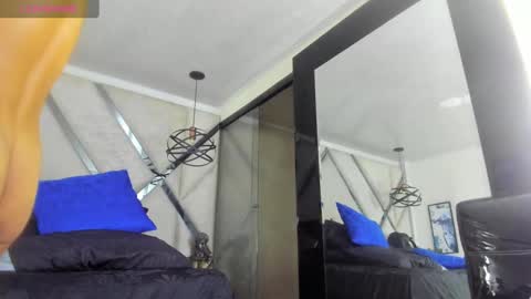 Snapshot of yiyo10_ chatting on 02.20.25 Yiyo online show from 02.20.25