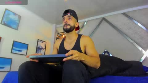 Snapshot of yiyo10_ chatting on 03.11.25 Yiyo online show from 03.11.25