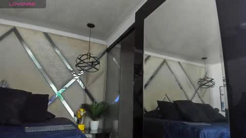 Yiyo online show from 04.17.26