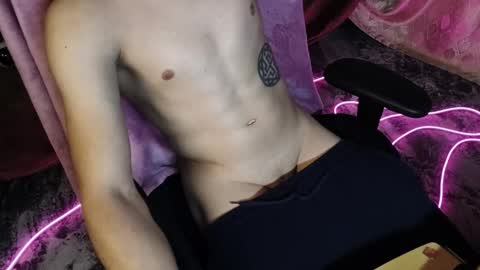 Snapshot of ylk_ chatting on 10.05.25 Darius online show from 10.05.25