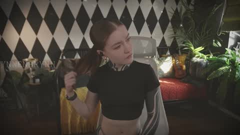 Snapshot of ynnenbrynn chatting on 03.10.25 ynnenbrynn online show from 03.10.25