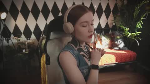 Snapshot of ynnenbrynn chatting on 03.12.25 ynnenbrynn online show from 03.12.25