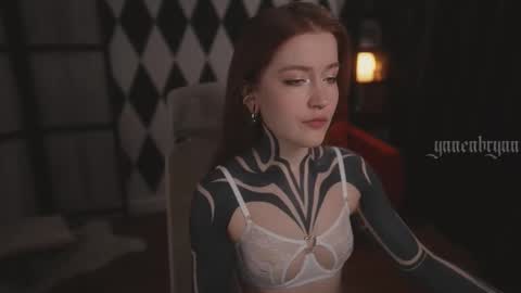 Snapshot of ynnenbrynn chatting on 09.12.25 ynnenbrynn online show from 09.12.25