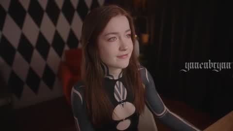 Snapshot of ynnenbrynn chatting on 11.08.25 ynnenbrynn online show from 11.08.25