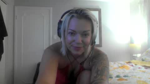 Snapshot of yogimilflover chatting on 09.27.25 Yogiblondebangme online show from 09.27.25