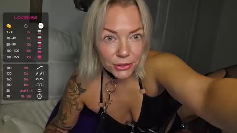 Snapshot of yogimilflover chatting on 10.20.25 Yogiblondebangme online show from 10.20.25