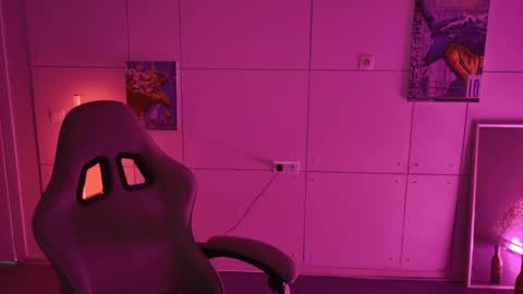 yoka_paradoxxx online show from 12.18.25