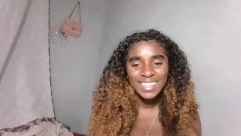 Snapshot of yolandrina05 chatting on 10.02.25 yolandrina05 online show from 10.02.25