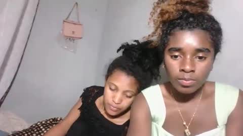 Snapshot of yolandrina05 chatting on 10.03.25 yolandrina05 online show from 10.03.25