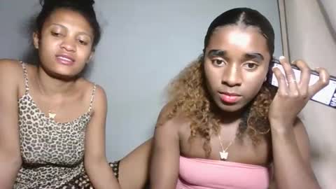 Snapshot of yolandrina05 chatting on 10.09.25 yolandrina05 online show from 10.09.25