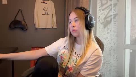 Snapshot of yolondaillovsky chatting on 11.04.25 I am Rose ntmu Lets hit 10 Thumbs Up together online show from 11.04.25