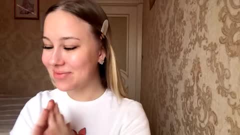 Snapshot of yolondaillovsky chatting on 11.06.25 I am Rose ntmu Lets hit 10 Thumbs Up together online show from 11.06.25