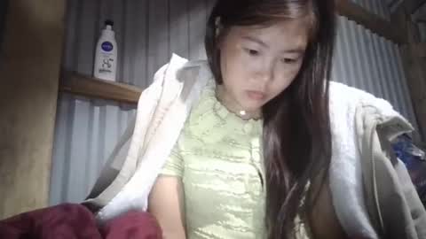 Snapshot of yongmi_ chatting on 11.24.25 yongmi_ online show from 11.24.25