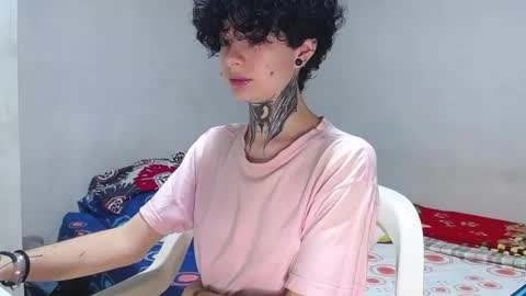 Snapshot of yoonbum_ chatting on 11.11.25 Little Mike Independent model online show from 11.11.25