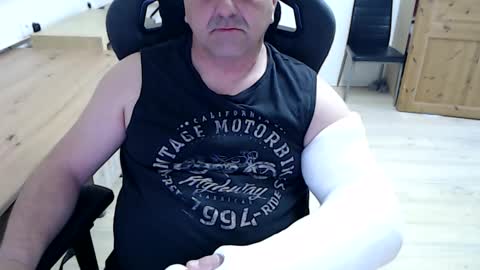 yoschi1976 online show from 04.03.26