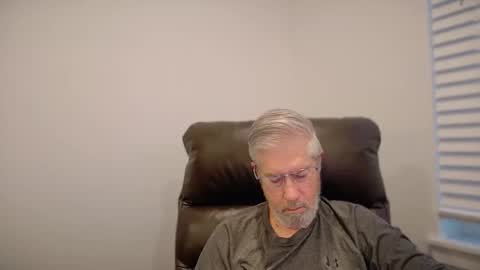 Snapshot of yougogirl_3 chatting on 11.08.25 Colorado Guy Straight online show from 11.08.25