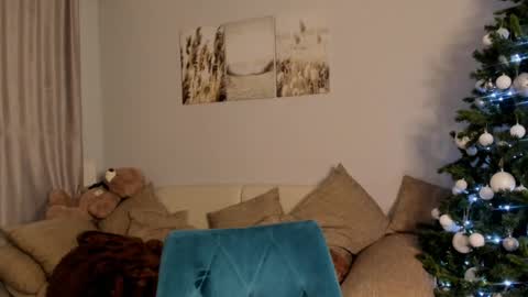 Snapshot of your__voice chatting on 02.10.25 Camilla online show from 02.10.25