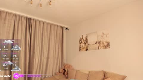 Snapshot of your__voice chatting on 09.08.25 Camilla online show from 09.08.25