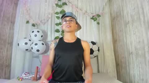 Snapshot of your_kitty_boy chatting on 06.29.26 your_kitty_boy online show from 06.29.26