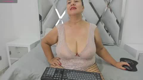 Snapshot of your_lady_milf chatting on 02.21.25 your_lady_milf online show from 02.21.25