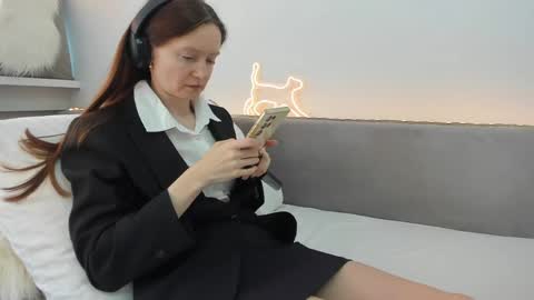 Snapshot of your_librarian chatting on 05.26.26 Your Librarian online show from 05.26.26