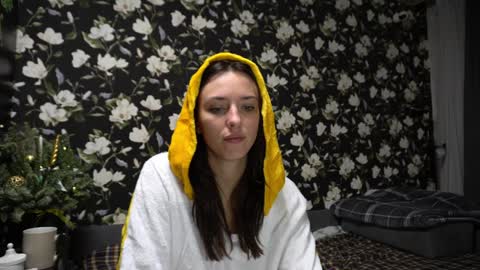 Snapshot of your_little_flexible_girl chatting on 12.21.24 Meri online show from 12.21.24