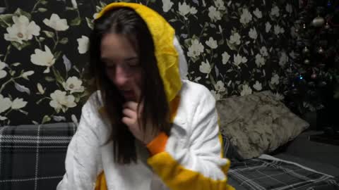 Snapshot of your_little_flexible_girl chatting on 12.29.24 Meri online show from 12.29.24