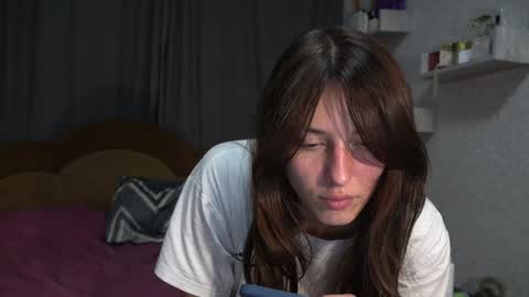 Snapshot of your_little_flexible_girl chatting on 01.19.25 Meri online show from 01.19.25