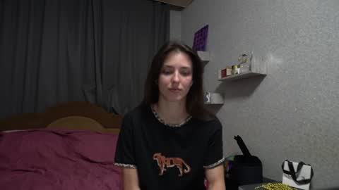 Snapshot of your_little_flexible_girl chatting on 01.25.25 Meri online show from 01.25.25