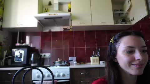 Snapshot of your_little_flexible_girl chatting on 03.07.25 Meri online show from 03.07.25