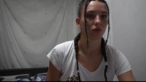 Snapshot of your_little_flexible_girl chatting on 09.19.25 Meri online show from 09.19.25