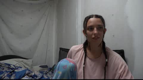 Snapshot of your_little_flexible_girl chatting on 09.20.25 Meri online show from 09.20.25