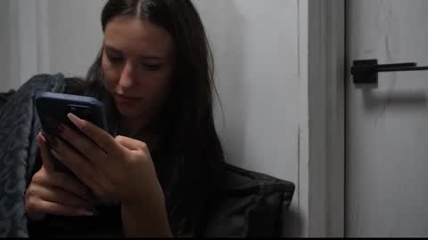 Snapshot of your_little_flexible_girl chatting on 09.25.25 Meri online show from 09.25.25