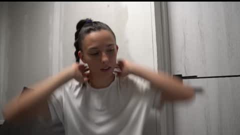 Snapshot of your_little_flexible_girl chatting on 10.07.25 Meri online show from 10.07.25