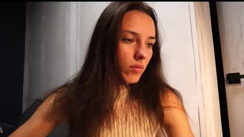 Snapshot of your_little_flexible_girl chatting on 10.22.25 Meri online show from 10.22.25