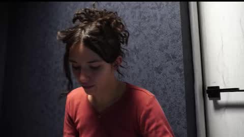 Snapshot of your_little_flexible_girl chatting on 10.28.25 Meri online show from 10.28.25