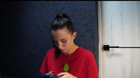 Snapshot of your_little_flexible_girl chatting on 11.04.25 Meri online show from 11.04.25