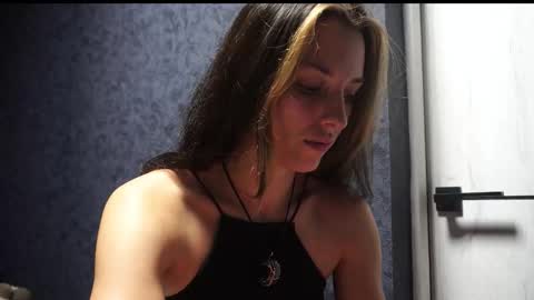 Snapshot of your_little_flexible_girl chatting on 11.25.25 Meri online show from 11.25.25