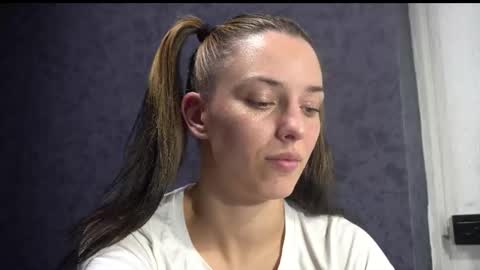 Snapshot of your_little_flexible_girl chatting on 12.03.25 Meri online show from 12.03.25