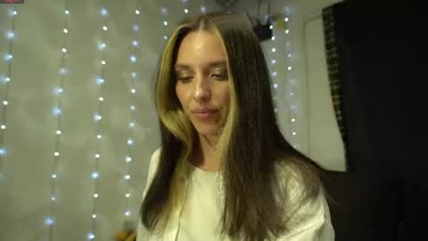 Snapshot of your_little_flexible_girl chatting on 06.13.26 Meri online show from 06.13.26