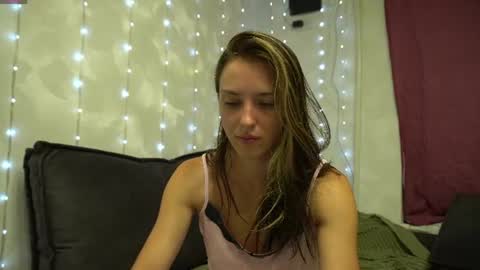 Snapshot of your_little_flexible_girl chatting on 07.19.26 Meri online show from 07.19.26